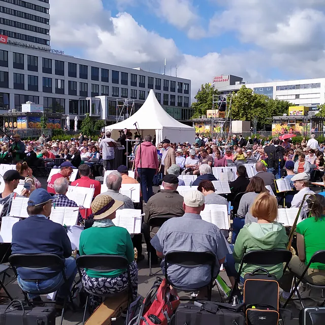 Gottesdienst auf dem Brunnenplatz